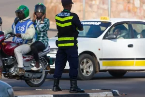 Traffic Policeman watching road safety (RNP) / Umupolisi wa Traffic Police agenzura umutekano wo mu muhanda muri Kigali